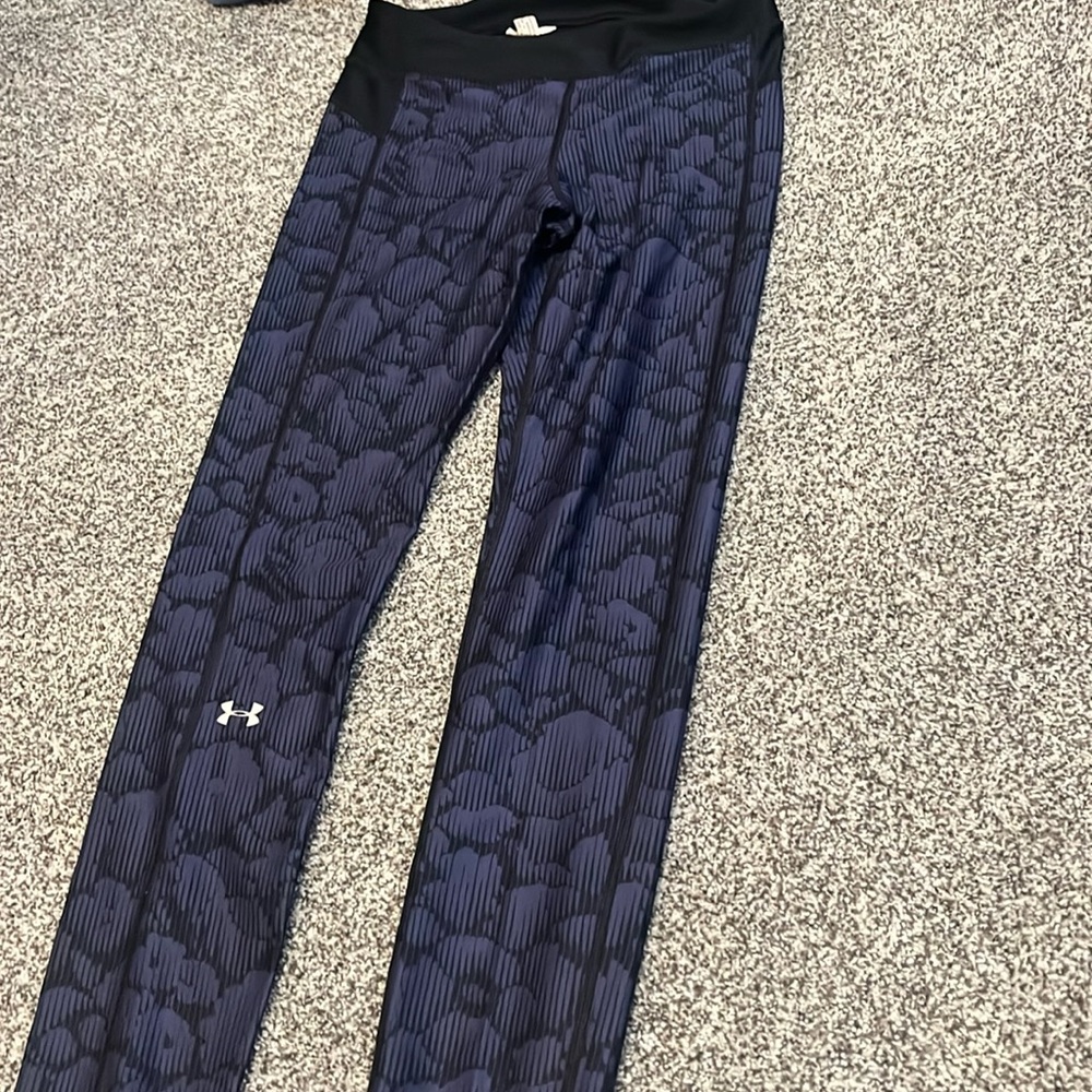 Underarmer, navy blue pants